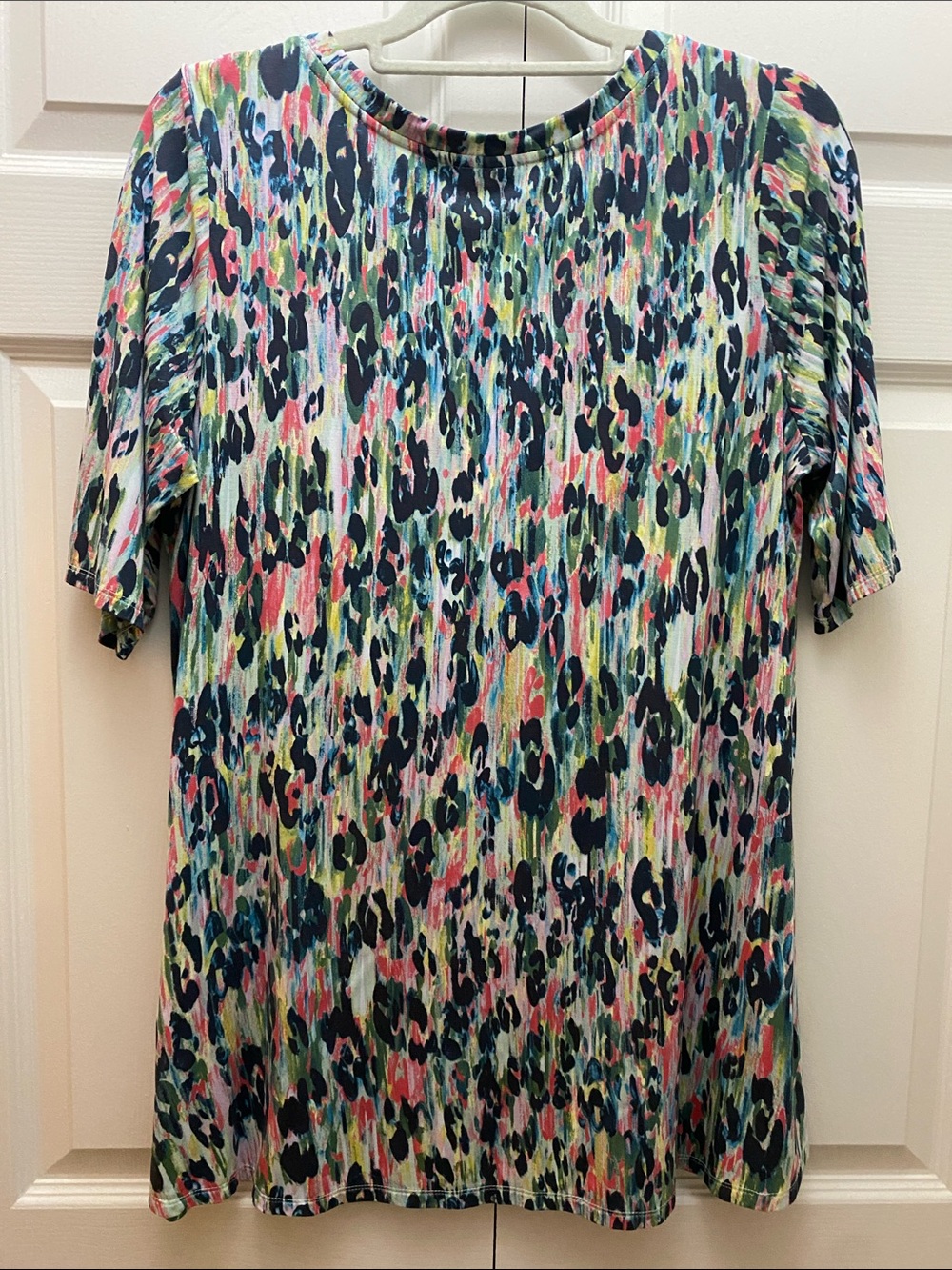 LOGO by Lori Goldstein Rayon 230 Animal Print Top w/Side Pockets - Size M - Picture 2 of 8